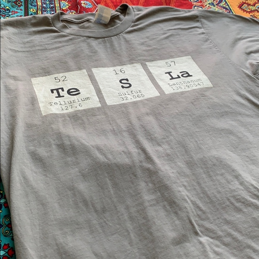 Men’s Tesla T-shirt NWT large